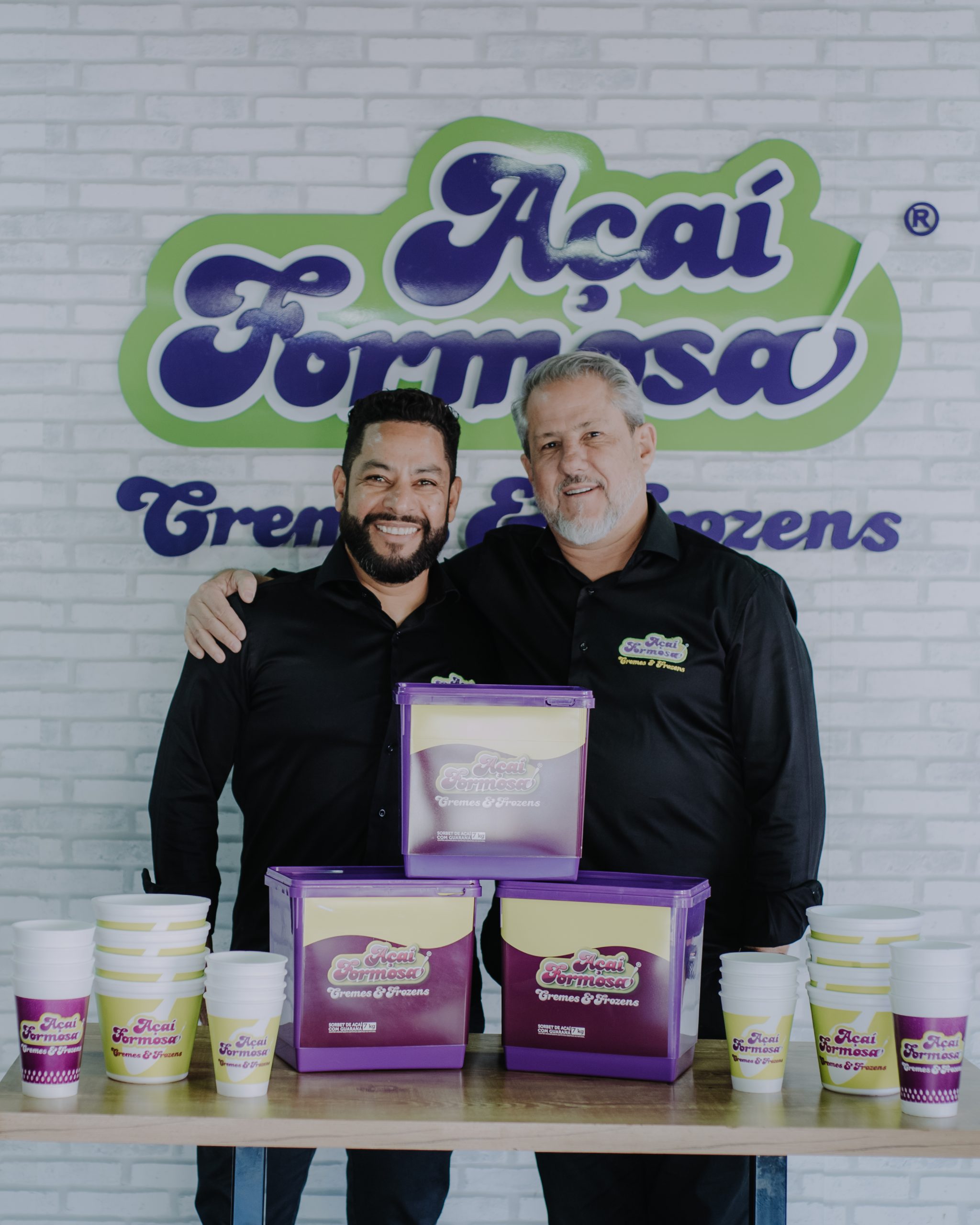 De entregador à fundador da maior rede de franquias de açaí do Brasil