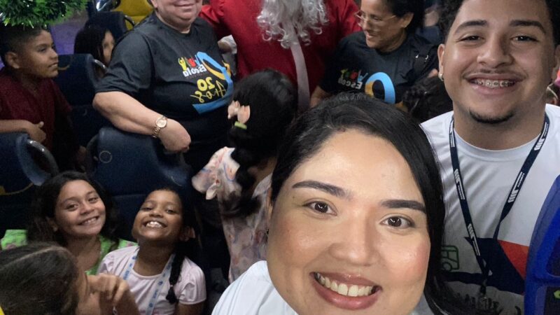 A magia do Natal já contagia as ruas de Caucaia e Fortaleza com a circulação do ônibus iluminado da Empresa Vitória