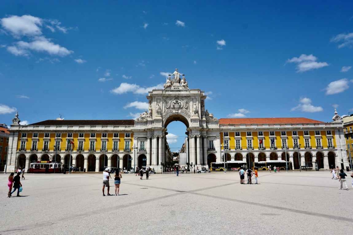 Brasileiros lideram compra de imóveis de luxo em Portugal