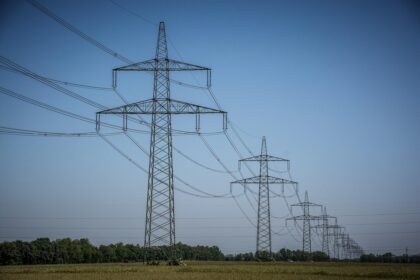 Setor elétrico busca equilibrar oferta solar e pico de carga