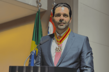 Empresário do setor automotivo é condecorado