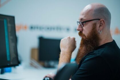 IA executa tarefas e reposiciona papéis em tecnologia