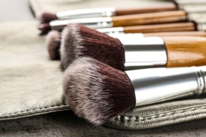 Higienização de pincéis de maquiagem ganha importância