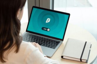 Uso de agentes de IA expõe empresas a riscos de privacidade