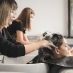 Salões brasileiros adotam ciência no cuidado capilar