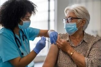 Vacinação reduz risco de complicações em doenças crônicas