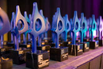 LLYC Brasil e clientes vencem SABRE e Stevie Awards 2026