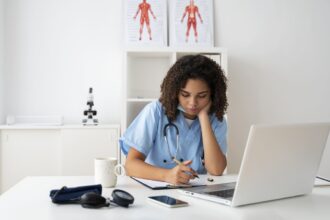 Enamed 2026 avalia estudantes por competências clínicas