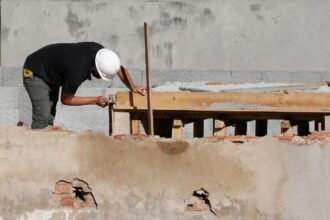 Tendência de queda nos juros favorece mercado imobiliário
