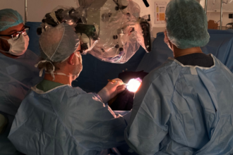 Cirurgia ao vivo é destaque do Neuro University Summit 2026